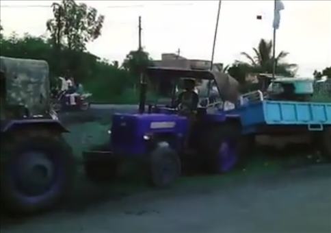 Traktor zieht Traktor