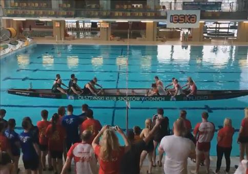 Polnisches Tauziehen auf dem Wasser