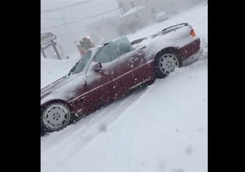 Mit dem Cabrio bei Schneefall auf Tour